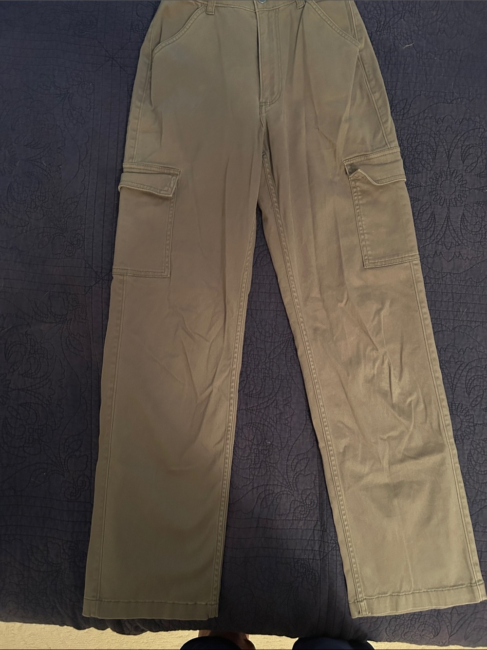 Hollister High-Rise Cargo Jeans in Olive Green Women’s